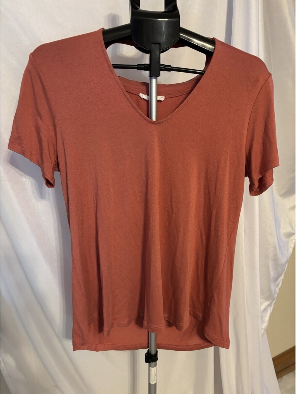 LUSH, MODAL BLEND V-NECK T-SHIRT SHORT SLEEVE WITH POCKET SIZE M